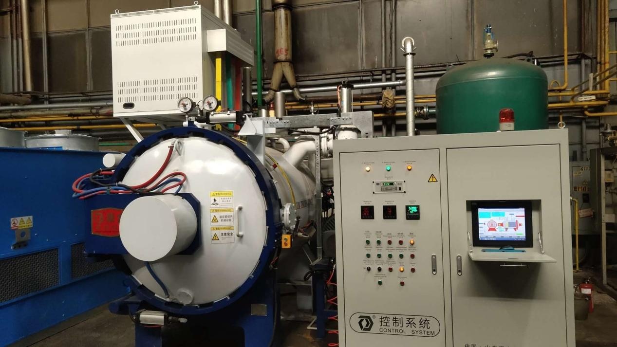 Vacuum gas quenching furnace in Russia1