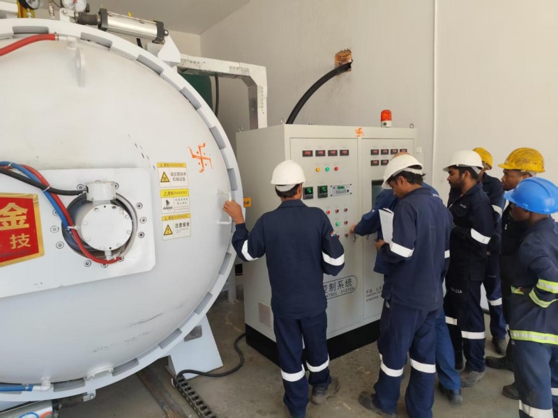 Vacuum gas quenching furnace